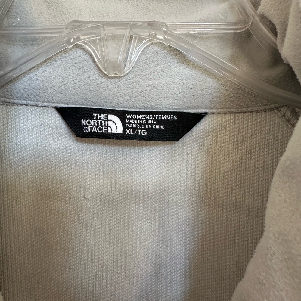 The North Face Women's Light Gray Ski Jacket - Picture 2 of 4